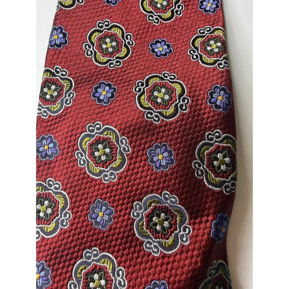 Jos A Bank Silk Tie Burgundy Red Floral Medallion Made in‎ Italy
